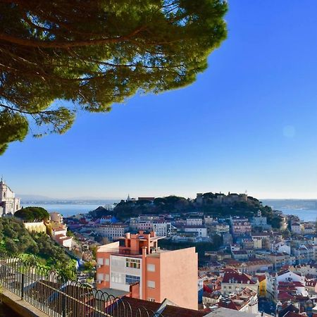 Elegant Riverview Apartment In Historical Lisbon Exterior photo