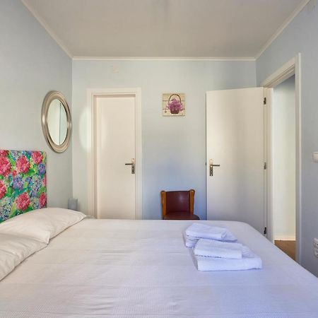Elegant Riverview Apartment In Historical Lisbon Exterior photo
