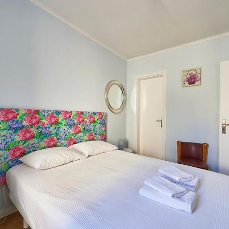 Elegant Riverview Apartment In Historical Lisbon Exterior photo