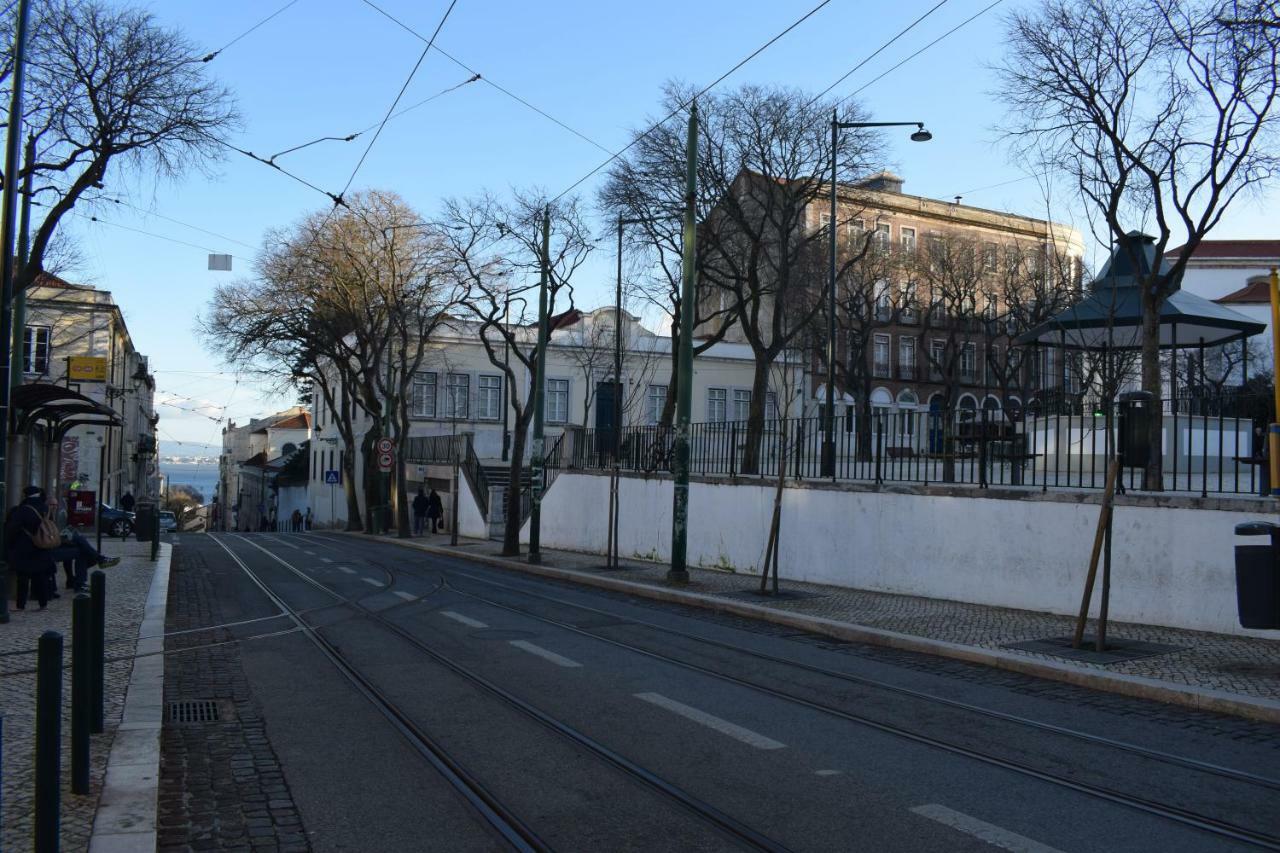 Elegant Riverview Apartment In Historical Lisbon Exterior photo
