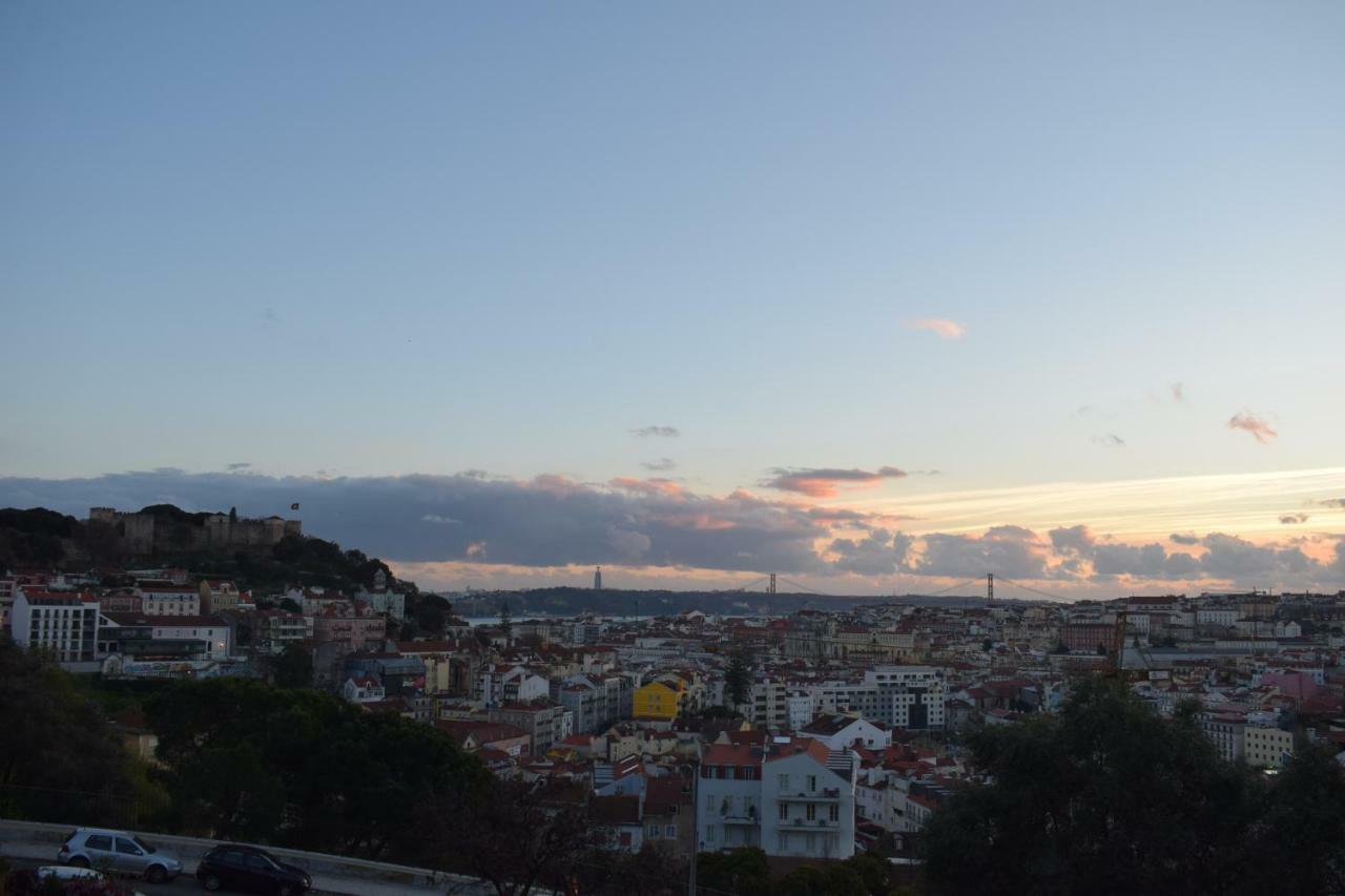 Elegant Riverview Apartment In Historical Lisbon Exterior photo