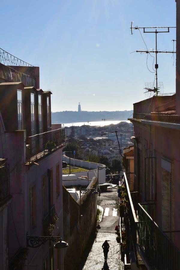 Elegant Riverview Apartment In Historical Lisbon Exterior photo