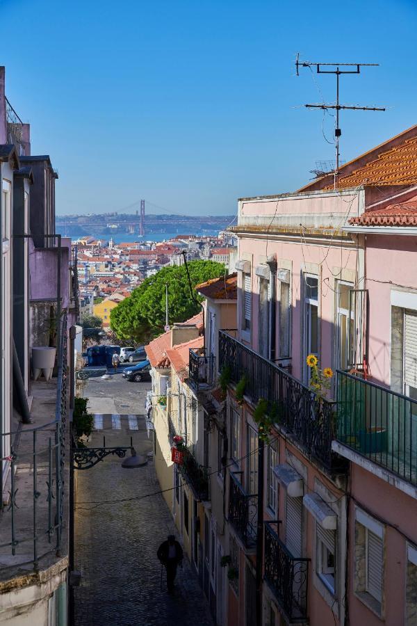 Elegant Riverview Apartment In Historical Lisbon Exterior photo
