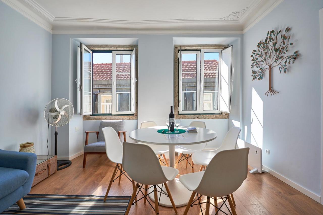 Elegant Riverview Apartment In Historical Lisbon Exterior photo