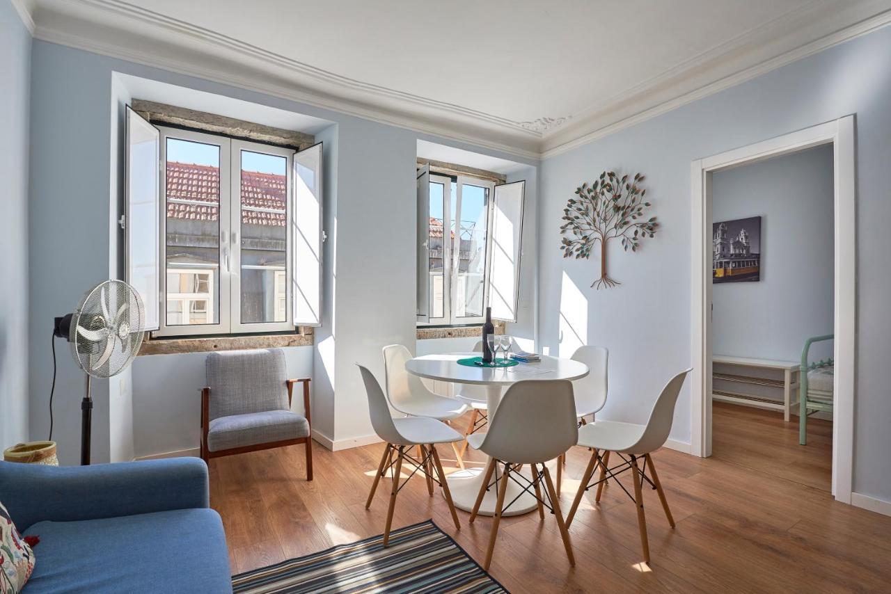 Elegant Riverview Apartment In Historical Lisbon Exterior photo