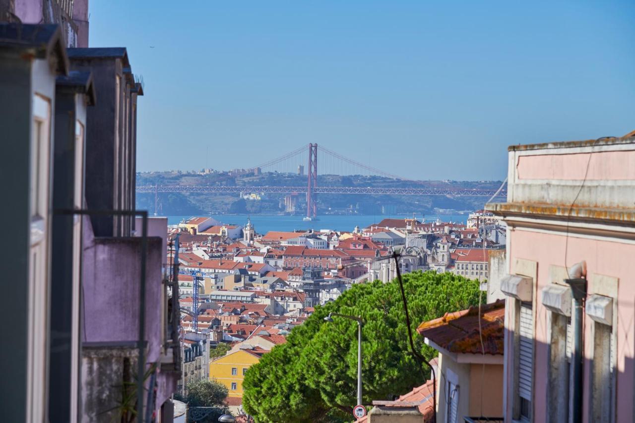 Elegant Riverview Apartment In Historical Lisbon Exterior photo