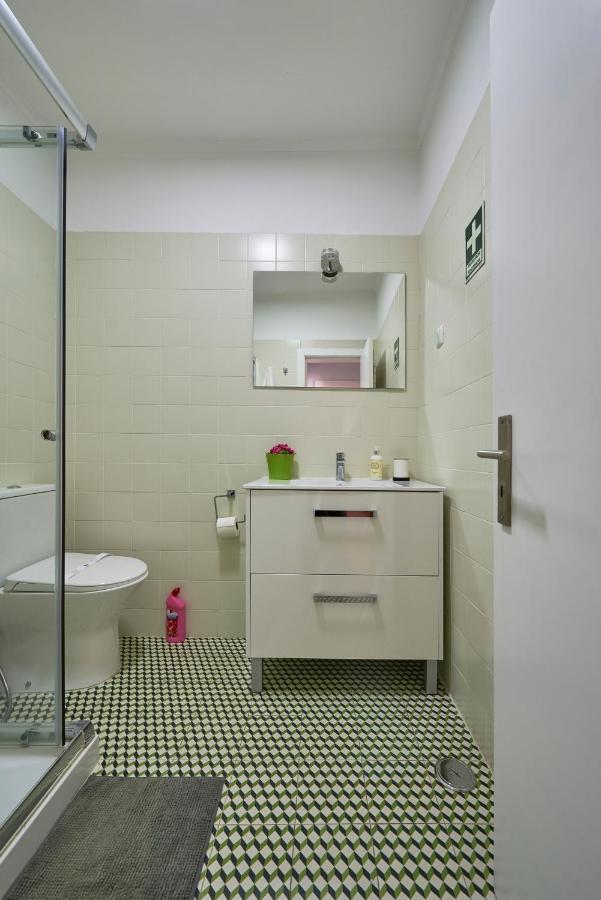 Elegant Riverview Apartment In Historical Lisbon Exterior photo