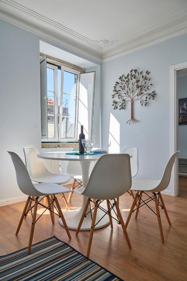Elegant Riverview Apartment In Historical Lisbon Exterior photo