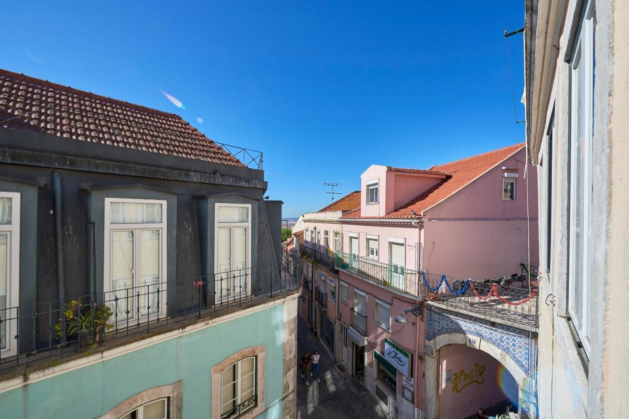 Elegant Riverview Apartment In Historical Lisbon Exterior photo