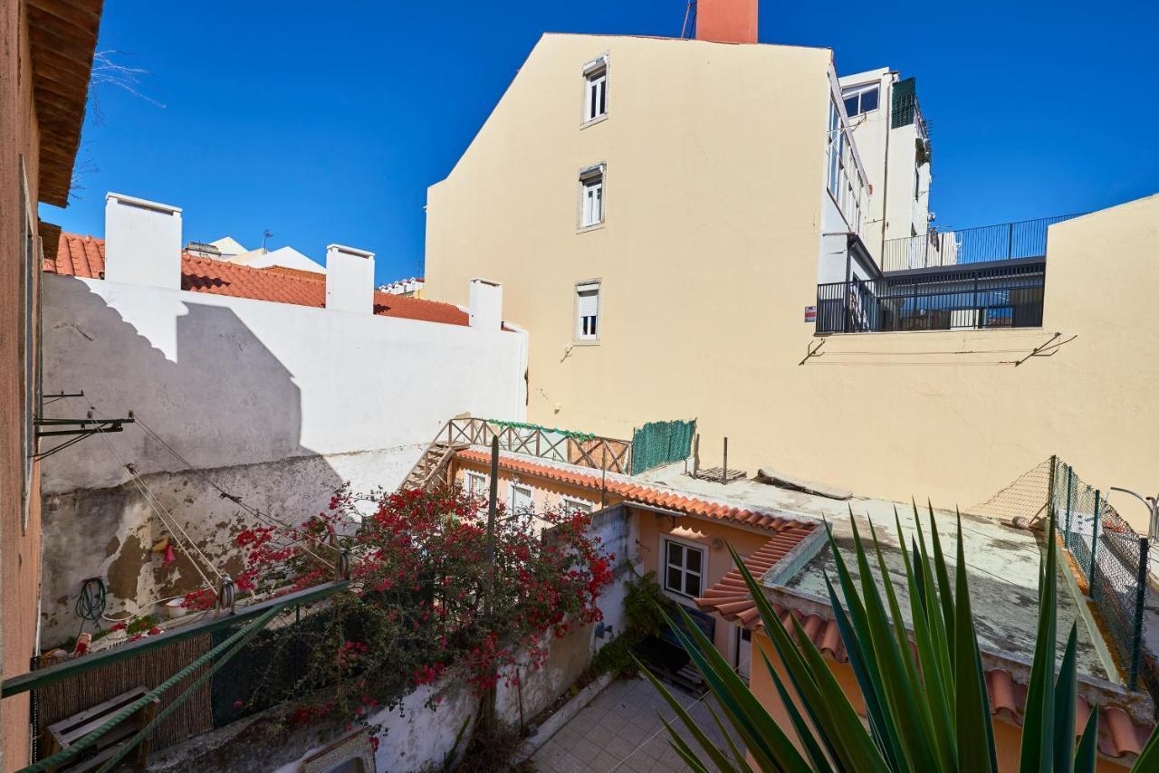 Elegant Riverview Apartment In Historical Lisbon Exterior photo
