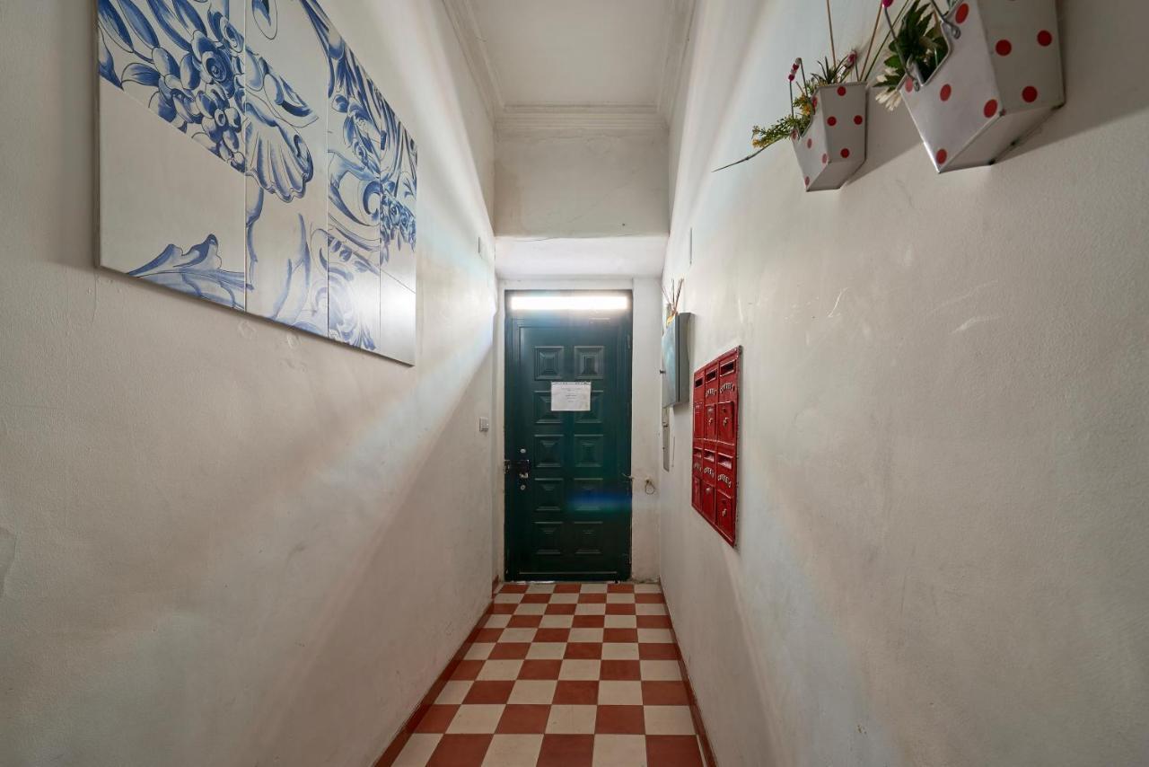 Elegant Riverview Apartment In Historical Lisbon Exterior photo